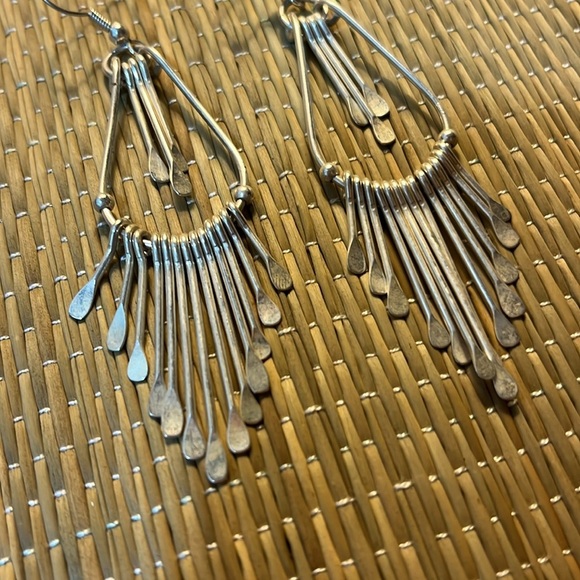 Elegant Silvery Dangle Earrings - Picture 4 of 8